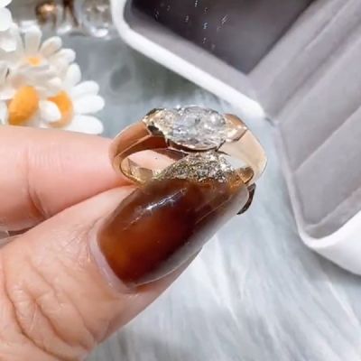 18K Yellow Gold Marquise Cut Shaped Zircon  Smooth Engagement Ring