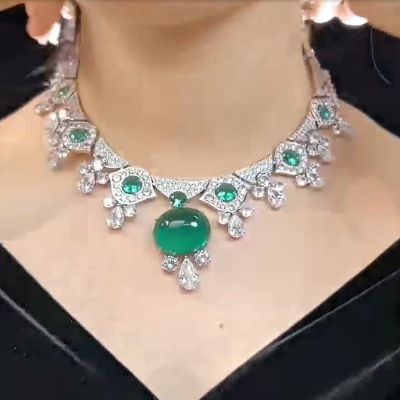 17.8 Carats Royal look Oval Cut Zircon and Emerald Necklace