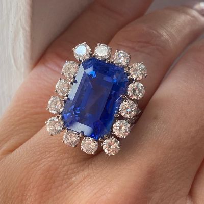  21.15 Carat Exquisite Emerald Step-cut Sapphire And Zircon Ring
