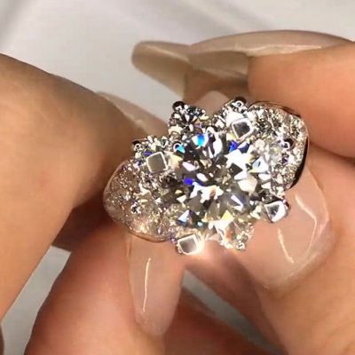 1.5 Carat Round Cut Leaf Zircon Halo Ring 