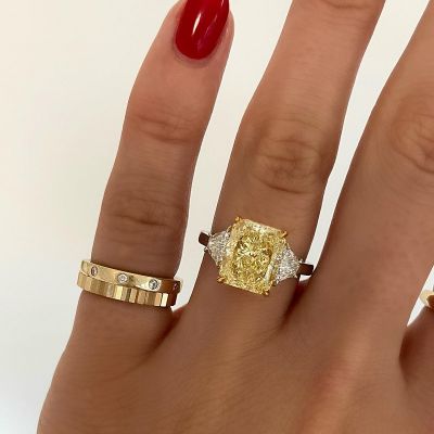 2.83 Carats Oval Shaped Fancy Intense Yellow Zircon Ring