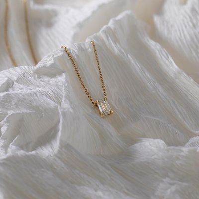 0.50 Carats Emerald Solitaire Zircon Necklace