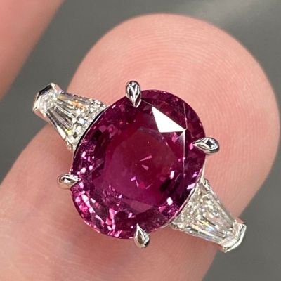 Stunning 4.99 CT Pink Sapphire  Oval Kite Three Stone Zircon 18K White Gold Ring 