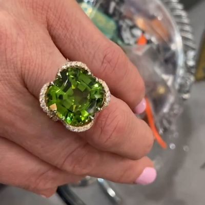 7ct Cushion Cut Peridot Paved Split Shank Engagement Ring In Yellow Gold