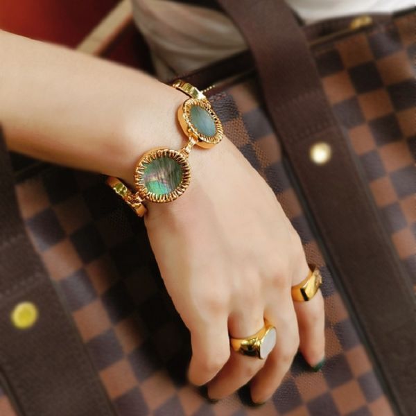 Vintage Round Tag Premium White Shell Bracelet