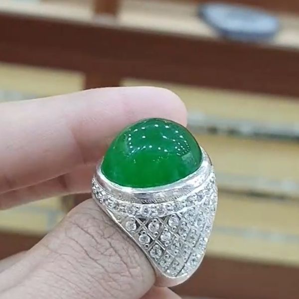 14.0 Carats Natural Round Cut Dark Green Elegant Ring