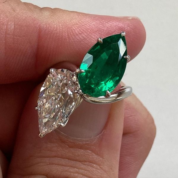 4.99 Carat White And Emerald Pear Shape Zircon Toi Et Moi Ring