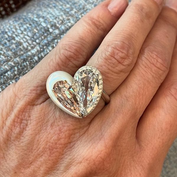 7.13 Carats Pear Cut Pink And White Zircon Hear-shaped Engagement Ring