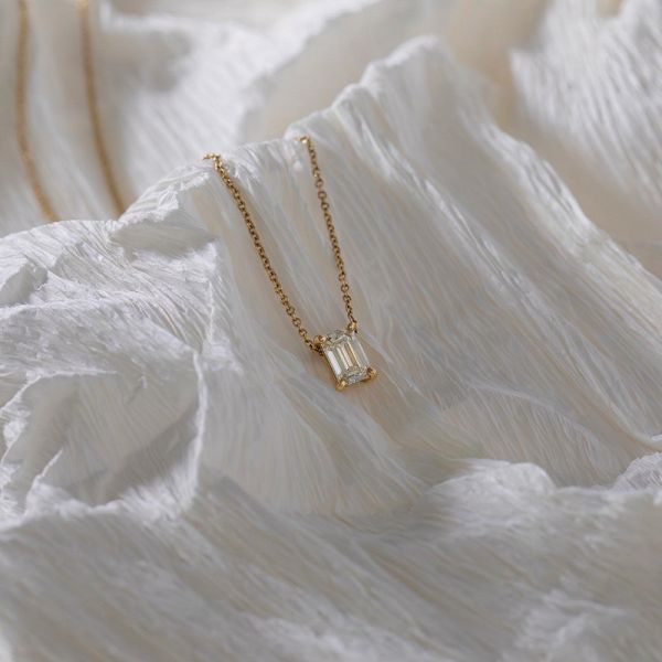 0.50 Carats Emerald Solitaire Zircon Necklace