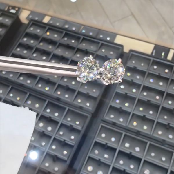 0.75ct round-cut Zircon sterling silver handmade earrings